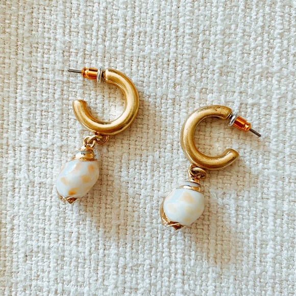 Madewell Shell Beach Hoops - Picture 4 of 5